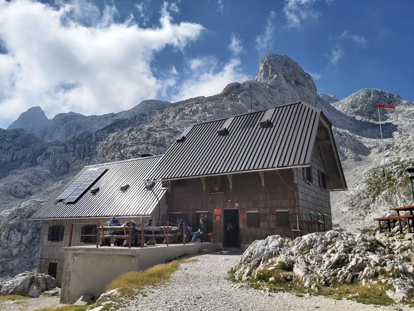 Koča na Doliču