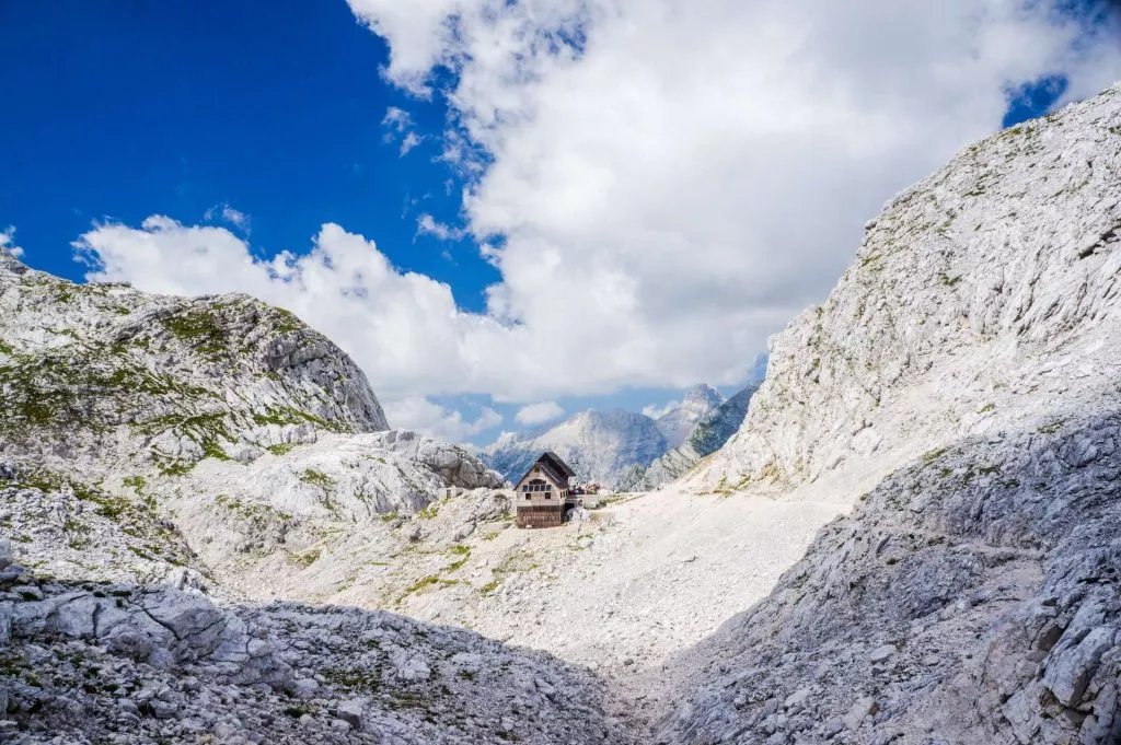 Cabaña Dolič sobre el valle de Zadnjica