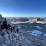 Saliendo del refugio de Planika hacia la cumbre Grande