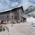 Albergue de Planika bajo el Triglav