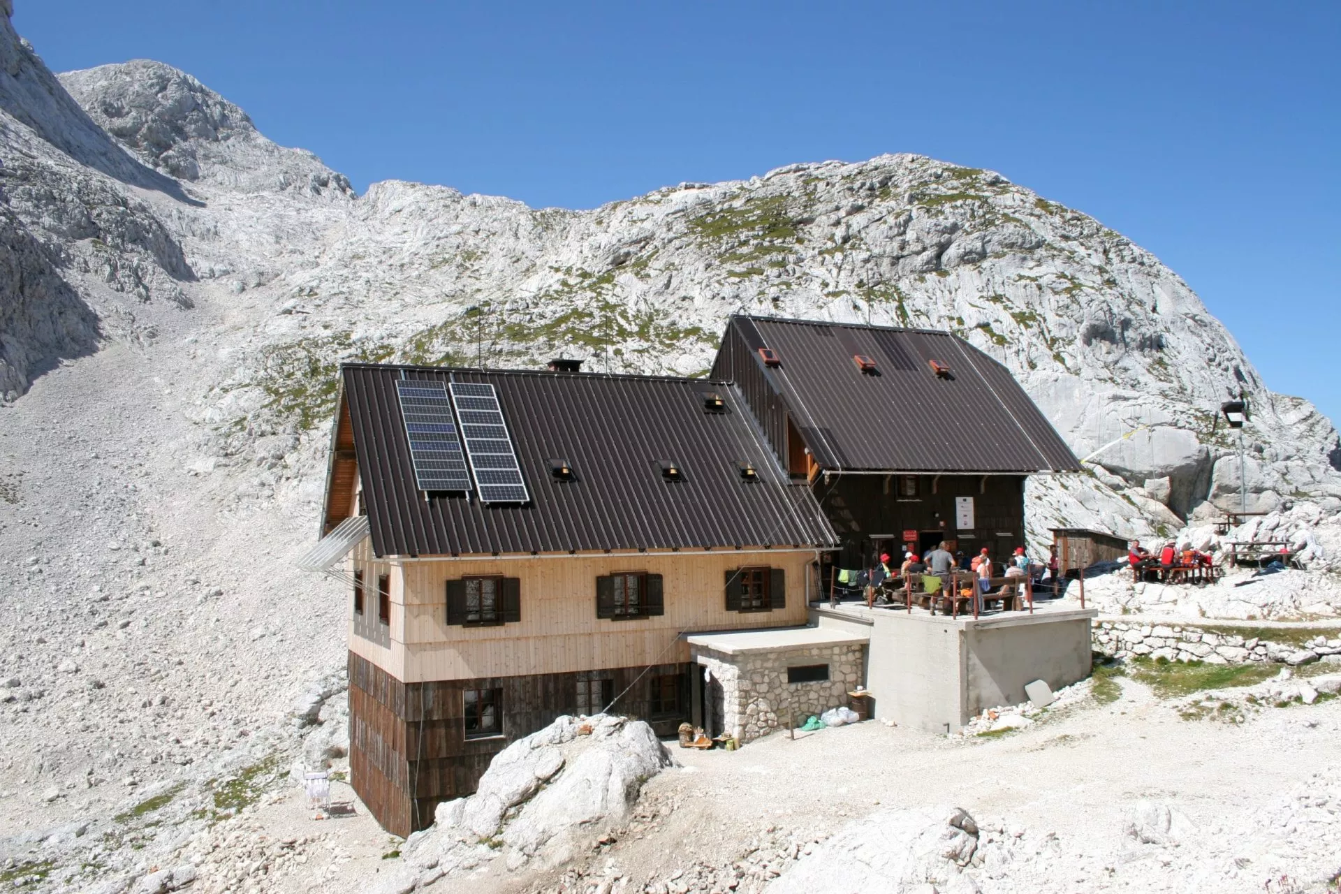 La hutte de Dolič renouvelée