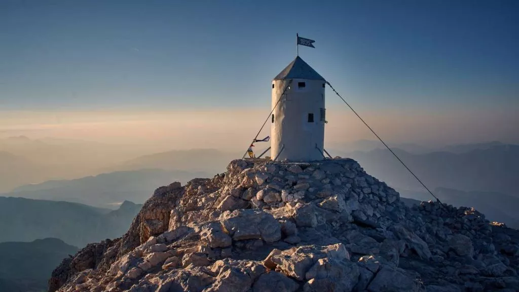 La Torre Aljaž en la cima del Triglav