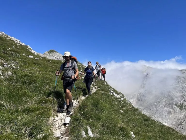 Der Kamm von Zelnarice über dem Tal der Sieben Seen Groß