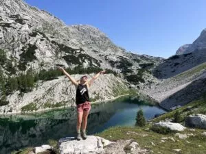 El lago del riñón tiene un punto de descanso muy agradable para tomar un tentempié