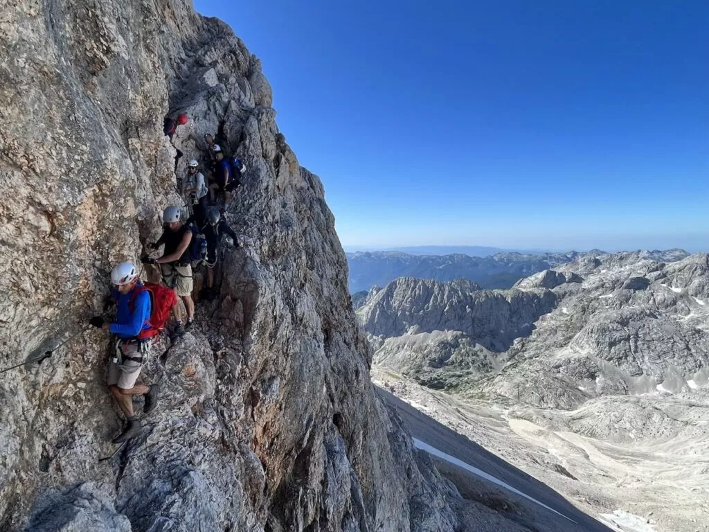 La última parte técnica antes del aterrizaje en la meseta occidental del Triglav Large