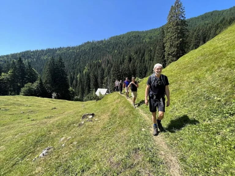 Los pastos sobre Bohinj el primer día Grande