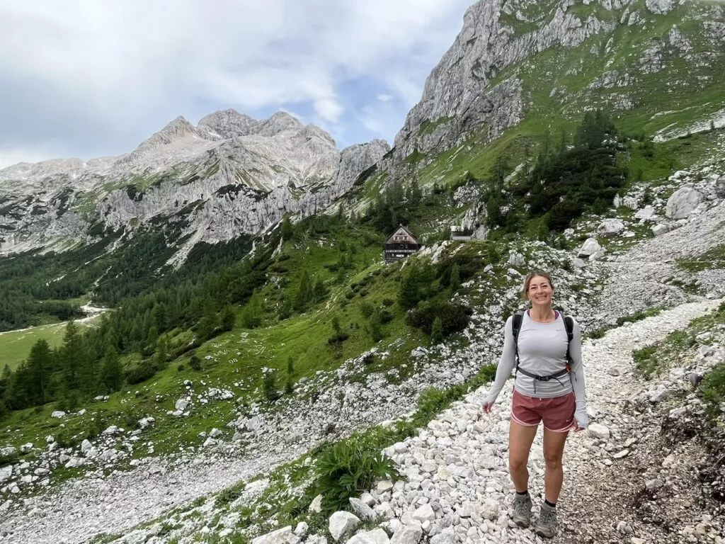 La vista de Triglav se abre en la cabaña de Vodnik Grande