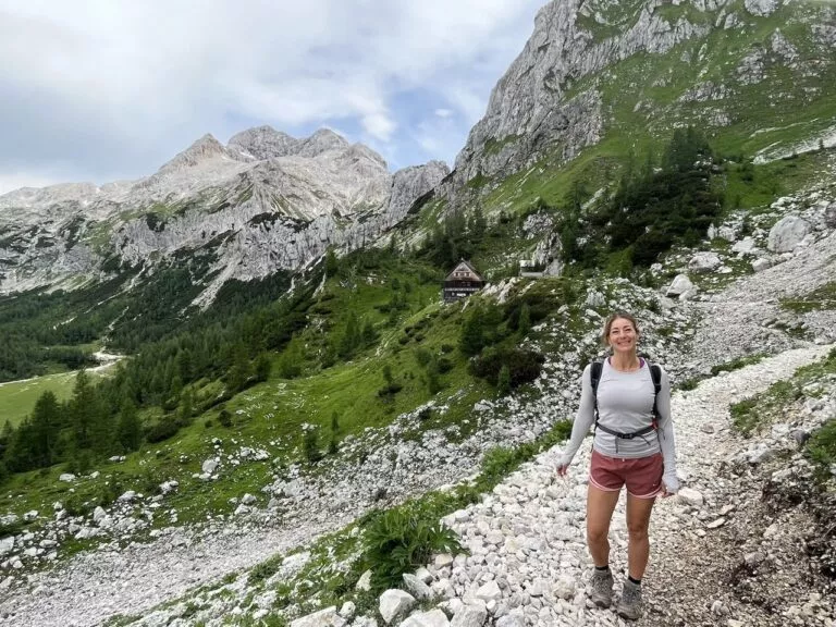 Widok na Triglav otwiera się przy schronisku Vodnik Duży