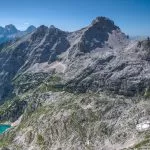 Kleine Pogacnik Lodge met het Bovenste en Benedenste Krisko Meer