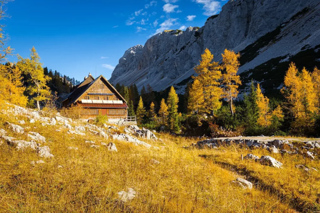 Triglav lakes lodge in de herfst