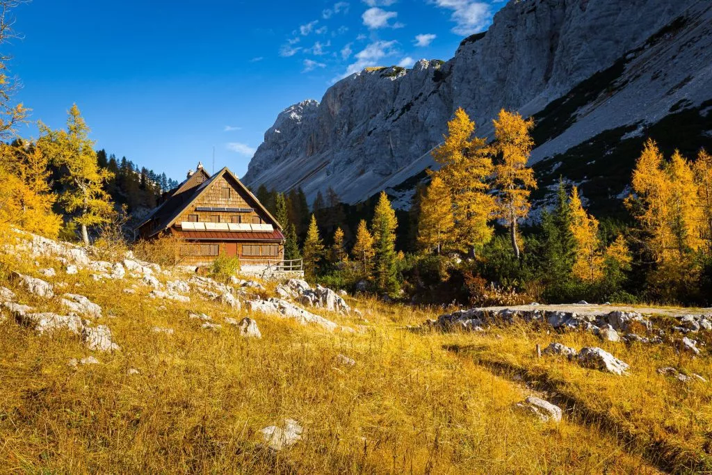 Triglav lakes lodge in de herfst