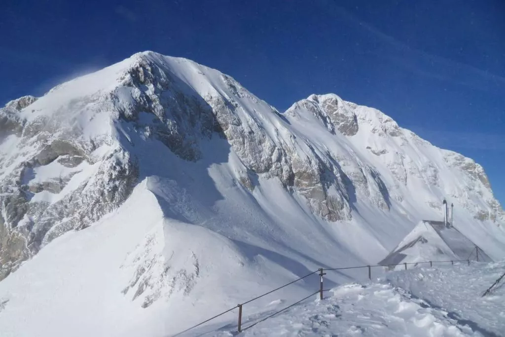 Vista de la cumbre del Triglav desde Kredarica