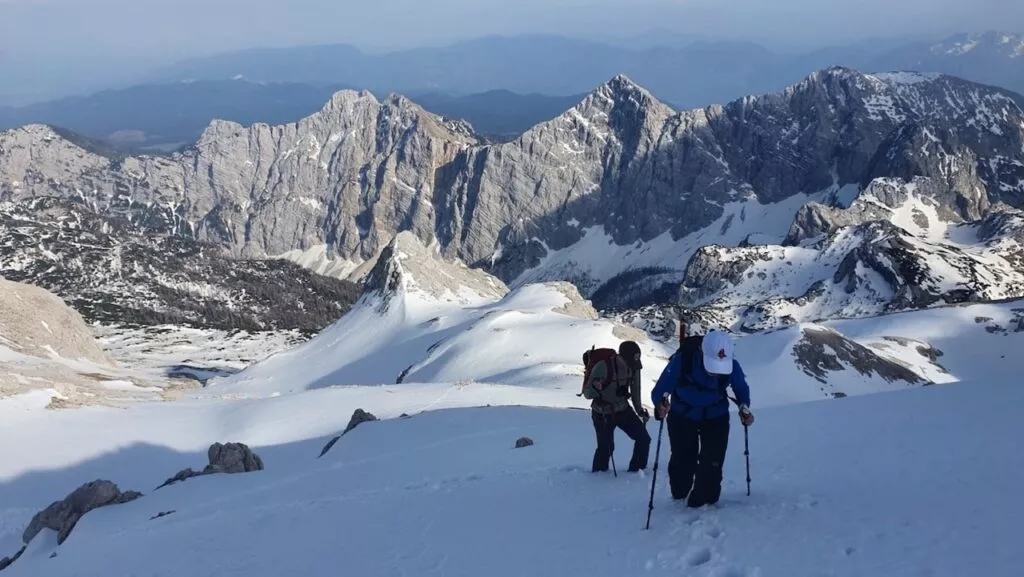 a excursión a Kredarica en invierno puede ser dura Grande