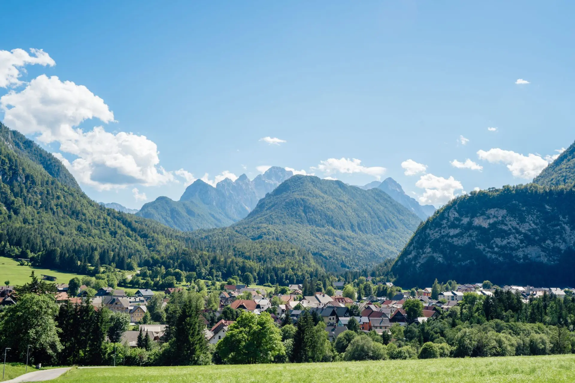 pueblo alpino de mojstrana escalado